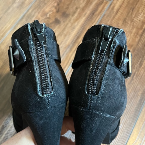 G by Guess booties. Zip up back. Size 6M. - Picture 7 of 11